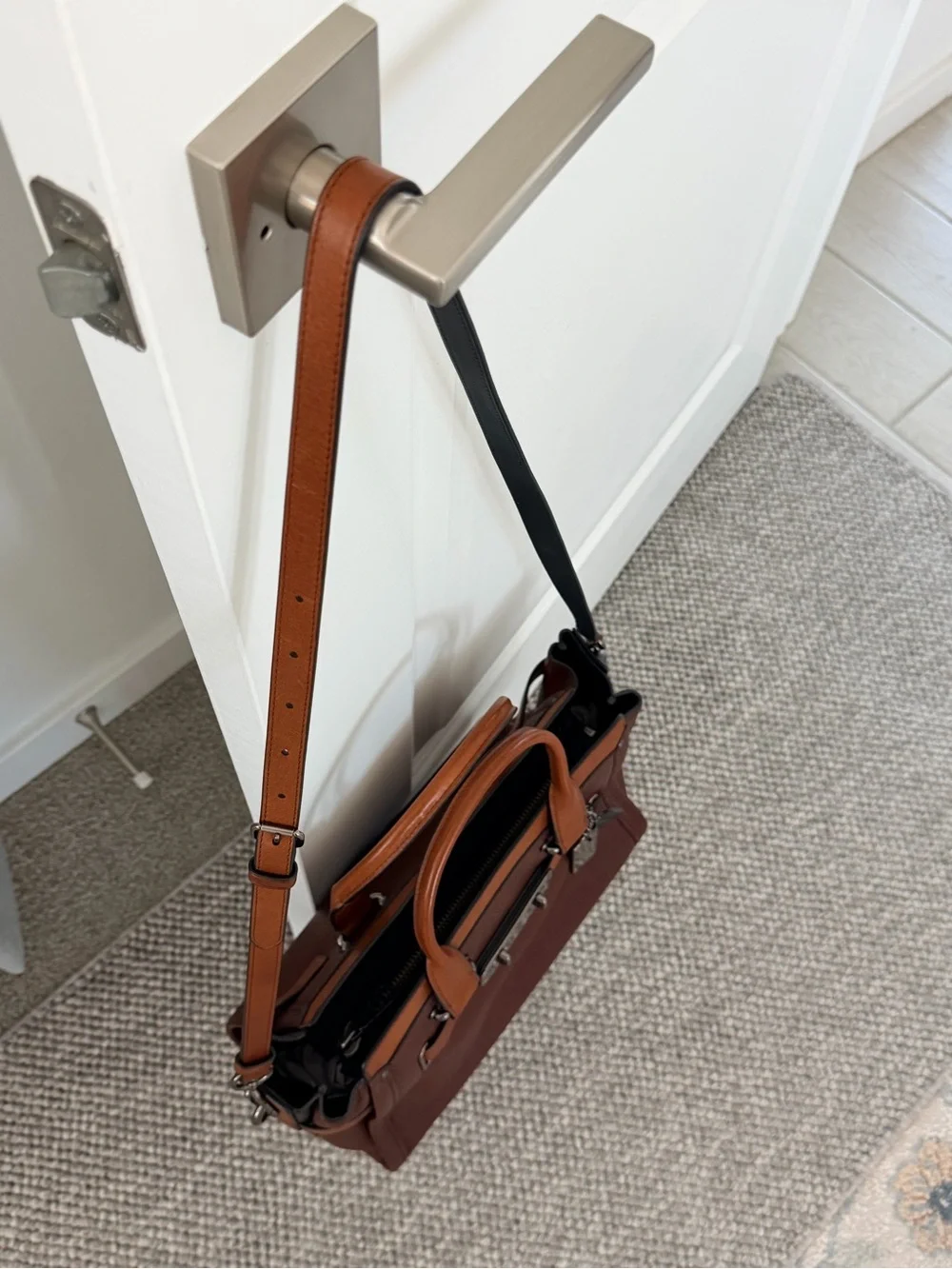 🧉Coach Color Block Swagger Carryall Leather Bag🧉